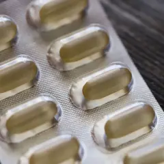 Confezione di capsule trasparenti. La duloxetina a cosa serve? Per alleviare dolore e depressione.