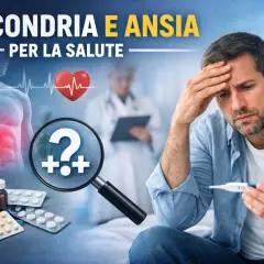 Uomo preoccupato con termometro, simbolo di ipocondriaco significato. Farmaci e lente d'ingrandimento suggeriscono ansia per la salute.
