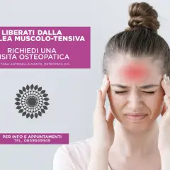 Donna con cefalea tensiva, mani sulle tempie. Osteopata Antonella Manta offre sollievo.