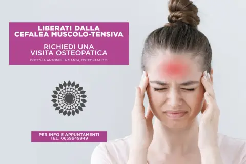 Donna con cefalea tensiva, mani sulle tempie. Osteopata Antonella Manta offre sollievo.