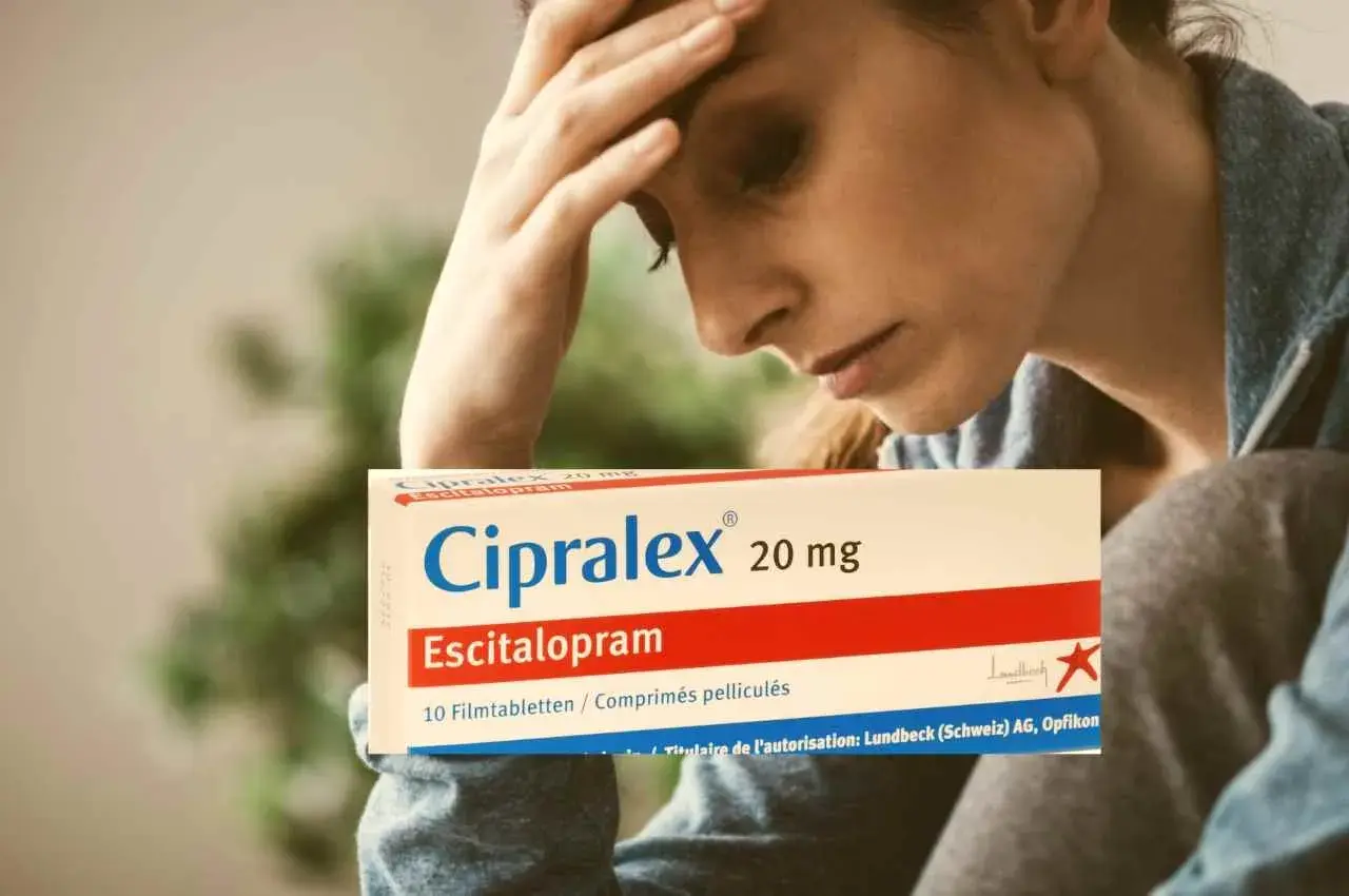 Donna con mal di testa tiene in mano una scatola di Cipralex, farmaco che serve per trattare depressione e ansia.