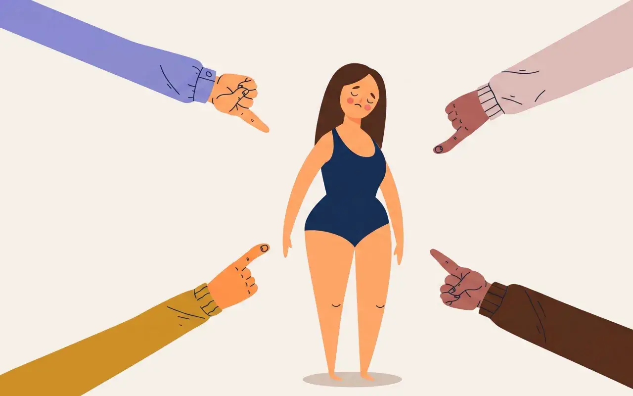 Una ragazza in costume da bagno è circondata da dita puntate, simbolo del body shaming.