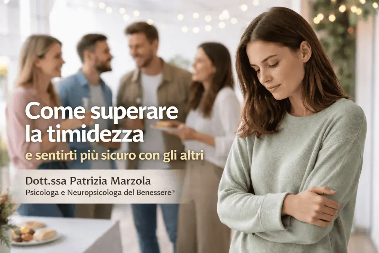 Una donna timida si sente isolata mentre altri conversano. Impara come superare la timidezza e sentirti più sicuro con gli altri.