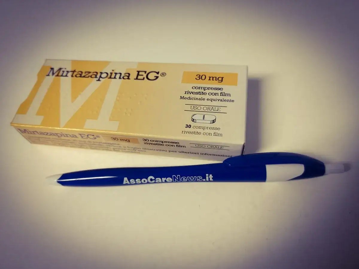 Scatola di Mirtazapina EG 30 mg, medicinale equivalente. Utile per il trattamento di disturbi dell'umore.